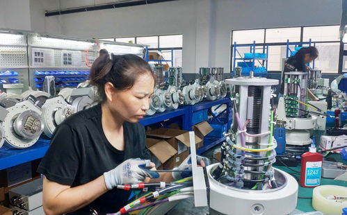 安徽廬江高新區(qū) 政企聯(lián)手戰(zhàn)高溫,保障生產(chǎn)趕訂單